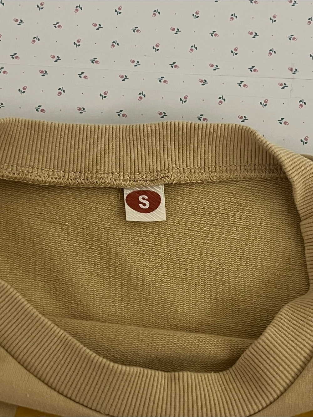 “MAMA” Retro Daisy Crewneck Sweatshirt – Size S - Picture 5 of 7